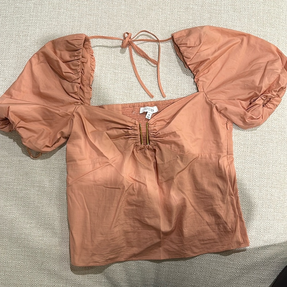 Intermix puff sleeve.